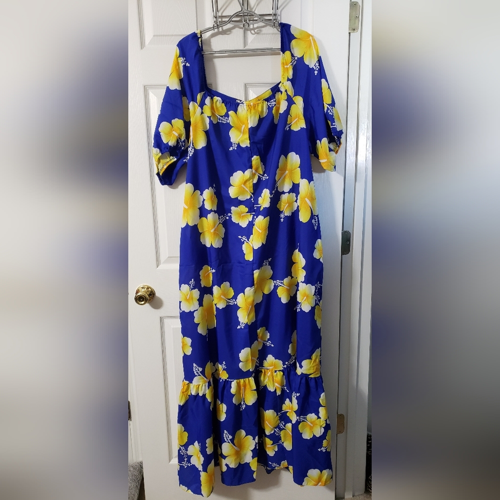 Women's Hilo Hatties Hawaiian Muumuu View 3